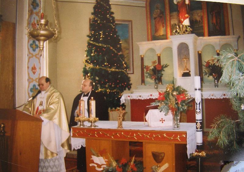 parafia polskokatolicka 2_06.jpg - Rok 2005 - 18-25 stycznia. Tydzień Modlitw o Jedność Chrześcijan z udziałem ks. prob. Alojzego Szweda z parafii rzym-kat pw. NSPJ w Łękach Dukielskich i zespołu "Łęczanie"